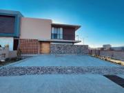Venta de casa con sótano en Altozano Querétaro
