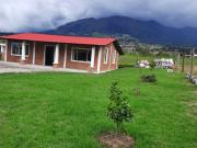 Venta de casa con terreno en Otavalo
