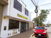 VENTA DE CASA CON TRES DEPARTAMENTOS LOCAL COMERCIAL Y AIRES