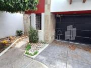 Venta de casa de 2 niveles Colonia Santiago
