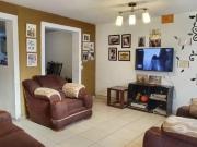 VENTA DE CASA DE 2 NIVELES CON 7 HABITACIONES, A 10 MIN...