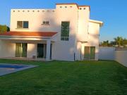 VENTA DE CASA DE 2 NIVELES EN FRACC. JARDINES DE TLAYACAPAN