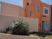 Venta de Casa de 2 niveles y 3 habitaciones en esquina...