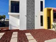 VENTA DE CASA DE 2 PISOS 3 RECAMARAS EN ESQUINA