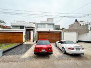 VENTA DE CASA DE 2 PISOS Y AZOTEA DE 300M2 EN CHORRILLOS...