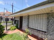 Venta de casa de 3 ambientes a reciclar en Bernal Oeste