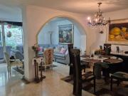 Venta de casa de 3 niveles en el Poblado sector Castropol