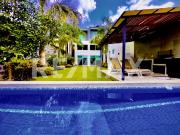 Venta de casa de 3 niveles, Fracc. Brisas, Temixco,...