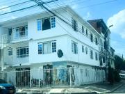 VENTA DE CASA DE 3 PISOS CON 4 APARTAMENTOS Y LOCAL
