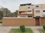 VENTA DE CASA DE 3 PISOS CON COCHERA DE 174M2 EN LINCE