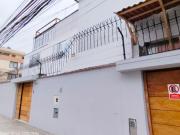 VENTA DE CASA DE 3 PISOS EN SAN MIGUEL DE 179M2 CON 2...