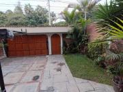Venta de Casa de 3 Pisos en Surco – $ 425,000