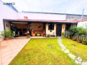 Venta de Casa de 3 pisos, Sector Los Jardines,...