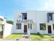 Venta de Casa de 3 Recámaras en Coto Privado con Alberca...