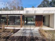 Venta casa 4 ambientes con piscina en Miralagos La Plata