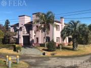 Venta de casa de 4 ambientes con piscina en El...