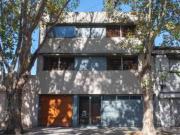 VENTA DE CASA DE 4 DORMITORIOS CON JARDÍN Y PILETA