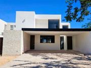 Venta de casa de 4 Habitaciones en privada Cholul con...