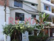 Venta De Casa De 4 Pisos Frente Al Parque Y Cerca De Av...