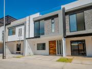 venta de casa de 4 recamaras en coto savia central zapopan