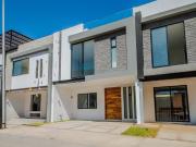 venta de casa de 4 recamaras en coto savia central zapopan