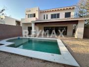 Venta de Casa de 4 recámaras en Privada Parque Central,...