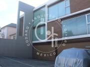 Venta de casa de diseñador en Prado Largo
