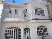 Venta de casa de dos pisos en Santa Lucia