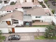 Venta de Casa de Esquina en La Molina con jardín, 7...