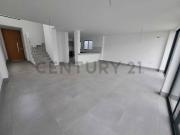 Venta de Casa de Estreno Urb. Costa Azul, Samborondon