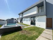 Venta de Casa de Gran Terreno y concepto abierto en Real...