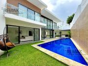 Venta de casa de lujo, Col. Jardines de Cuernavaca,...