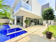 Venta de casa de lujo, Col. Jardines de Cuernavaca,...