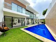 Venta de casa de lujo, Col. Jardines de Cuernavaca,...