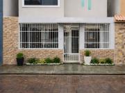 VENTA DE CASA DE OPORTUNIDAD EN MUCHO LOTE DOS 4 DORMITORIOS