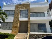 VENTA DE CASA DE TRES NIVELES EN EL RODADERO