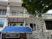 Venta De Casa De Tres Plantas Con Local Comercial Y 5...