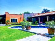 VENTA DE CASA DE UN NIVEL CON ALBERCA EN CUERNAVACA REAL...