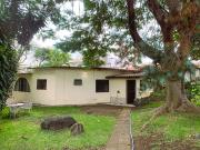 vENTA DE CASA DE UN NIVEL CON AMPLIO JARDÍN EN LAS...