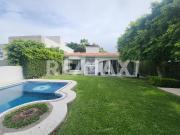 Venta de casa de un nivel en fraccionamiento Lomas de...