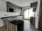 VENTA DE CASA UN PISO EN LOMAS DE ANGELOPOLIS CASCATTA...