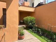 Venta de casa de una sola planta en col. Chapalita,...