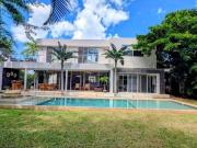 Venta de casa dentro de Club de Golf la Ceiba en calle...