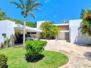 Venta de Casa dentro de Club de Golf la Ceiba Reconocido...