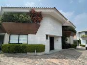 VENTA DE CASA DENTRO DE EXCLUSIVO CONDOMINIO EN BOSQUES...