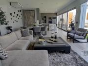 Venta de casa dentro de fraccionamiento en la Col....