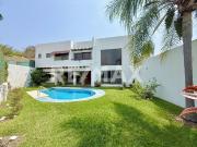 Venta de casa dentro de fraccionamiento en Palmira,...