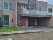 VENTA DE CASA DENTRO DE PRIVADA CERCA DE AVENIDA...
