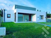 VENTA DE CASA DOS DORMITORIOS, CON QUINCHO Y PILETA Bº...