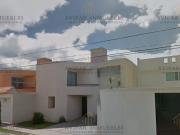 VENTA DE CASA EN AV. OXIGENO, VILLA DE LAS TORRES,...